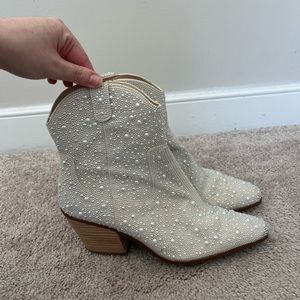 Betsey Johnson Diva Ivory boots